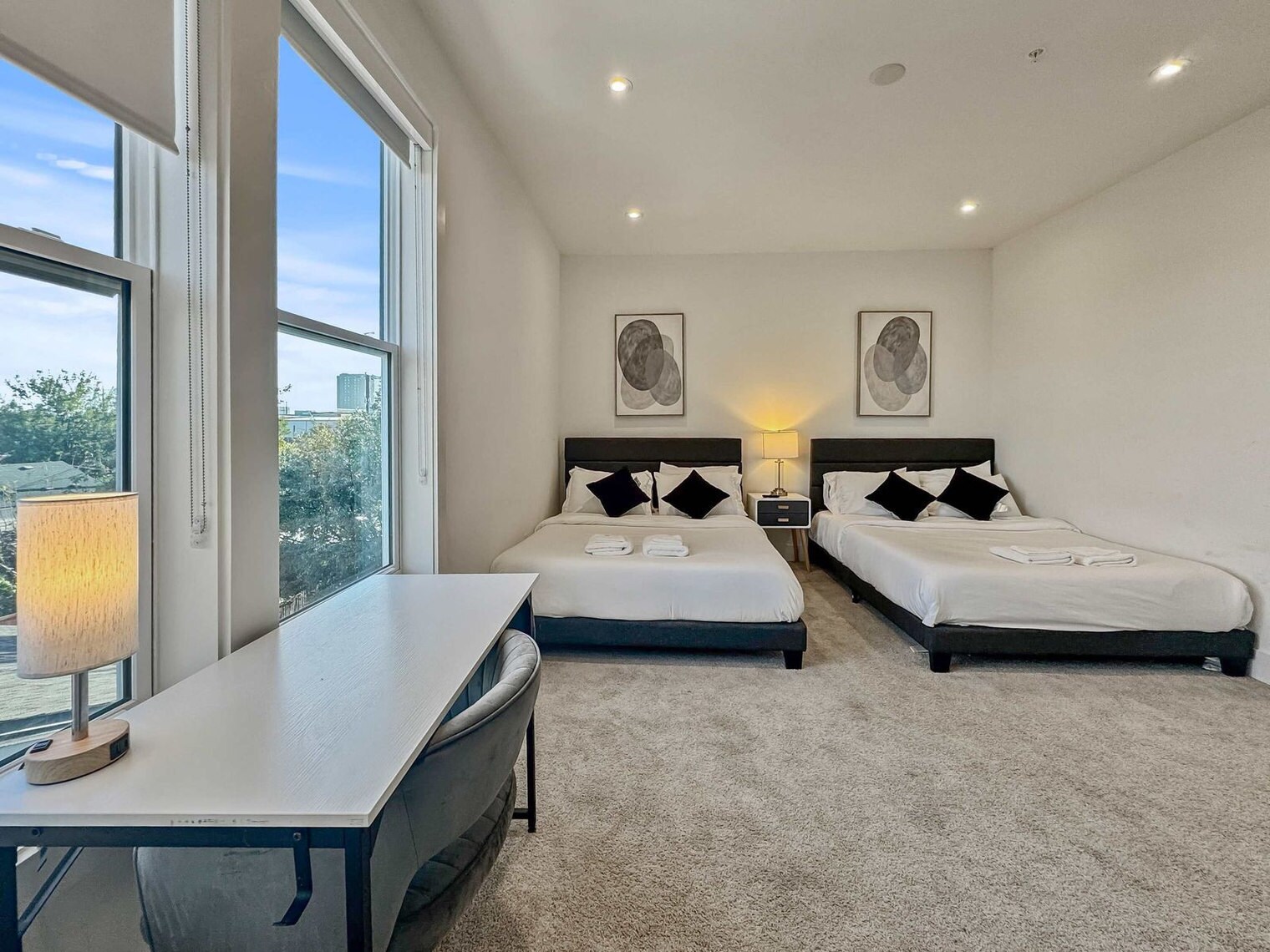 Building Photo - 1731 N Fitzhugh Ave