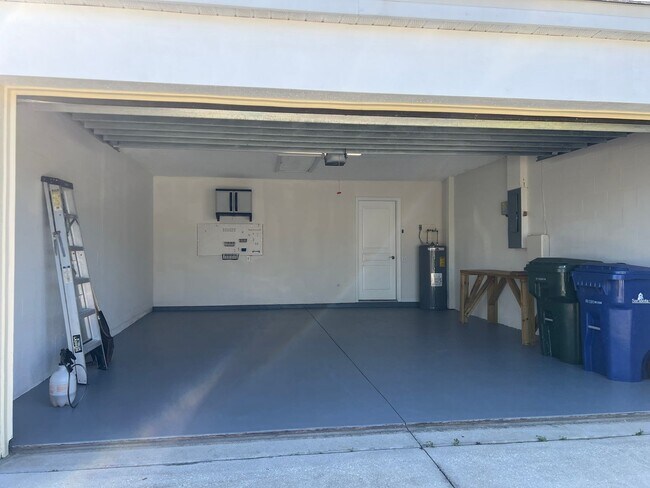 Building Photo - Welcome to your new home in beautiful Venice, Fl!  2 Bedroom 2 Bath w/ Den