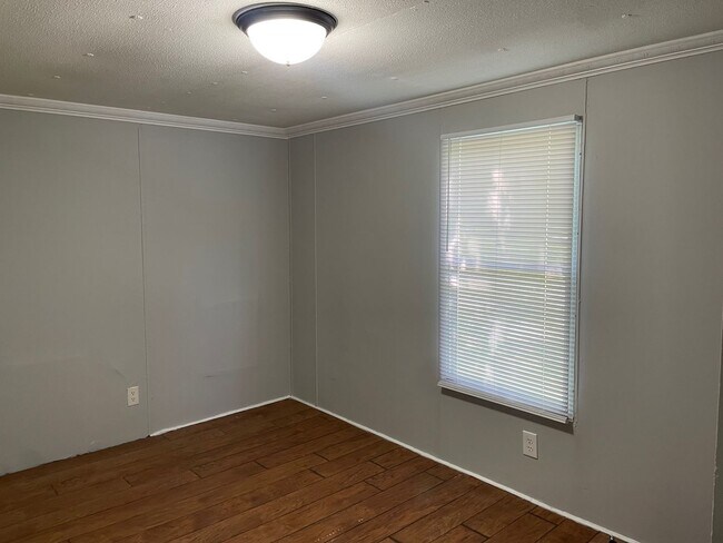 Building Photo - 3 Bed, 2 Bath Mobile Home in Sanford NC