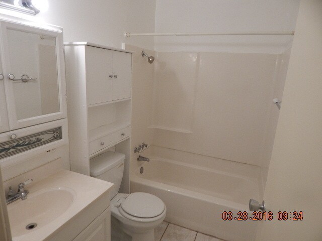 Building Photo - Riverside - 3 Bedroom Condo in Springbrook...