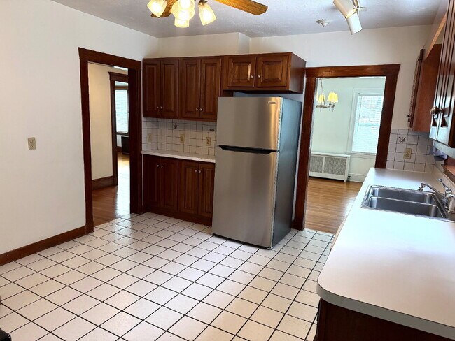 Building Photo - Charming 3-Bedroom Haven in prime Milton neighborhood!