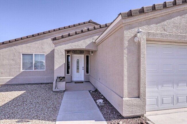 Building Photo - 2447 Rio Dr