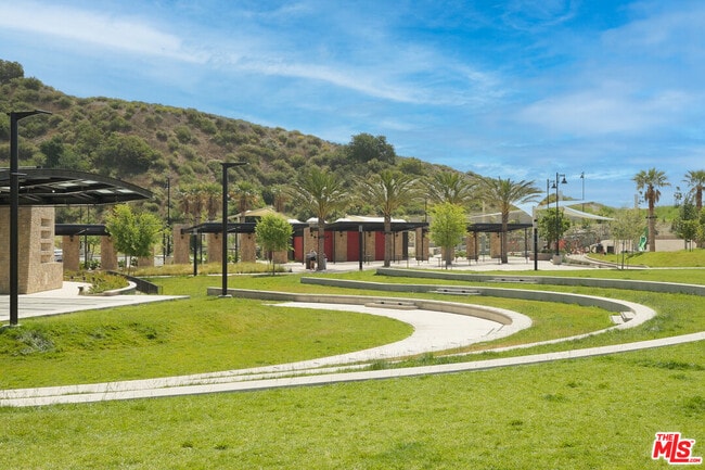 Building Photo - 20568 Edgewood Ct