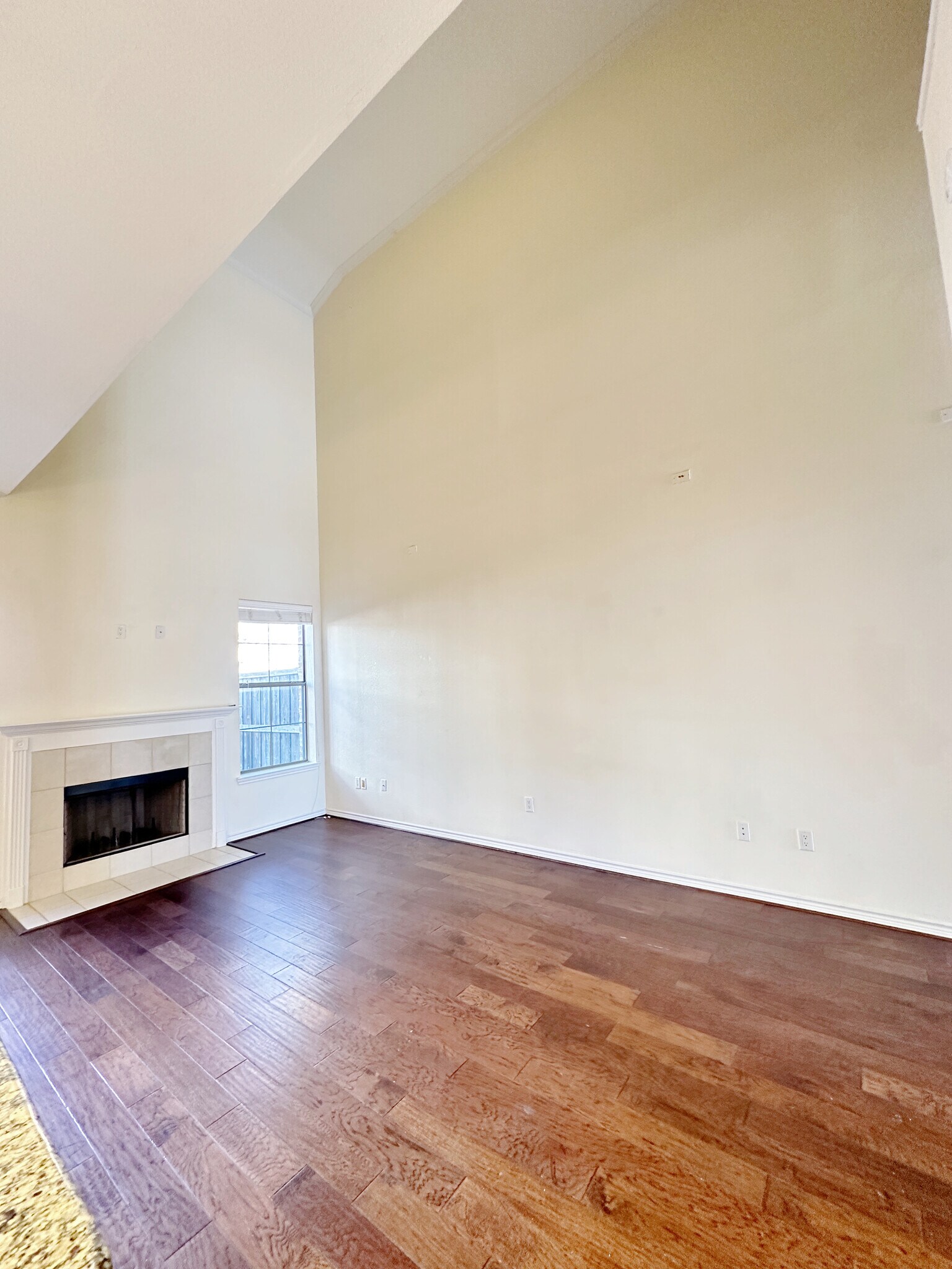 Building Photo - 1206 Emerald Glen