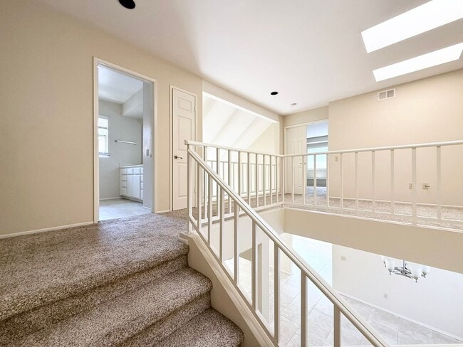 Building Photo - Beautiful Gated Rancho Montecito!
