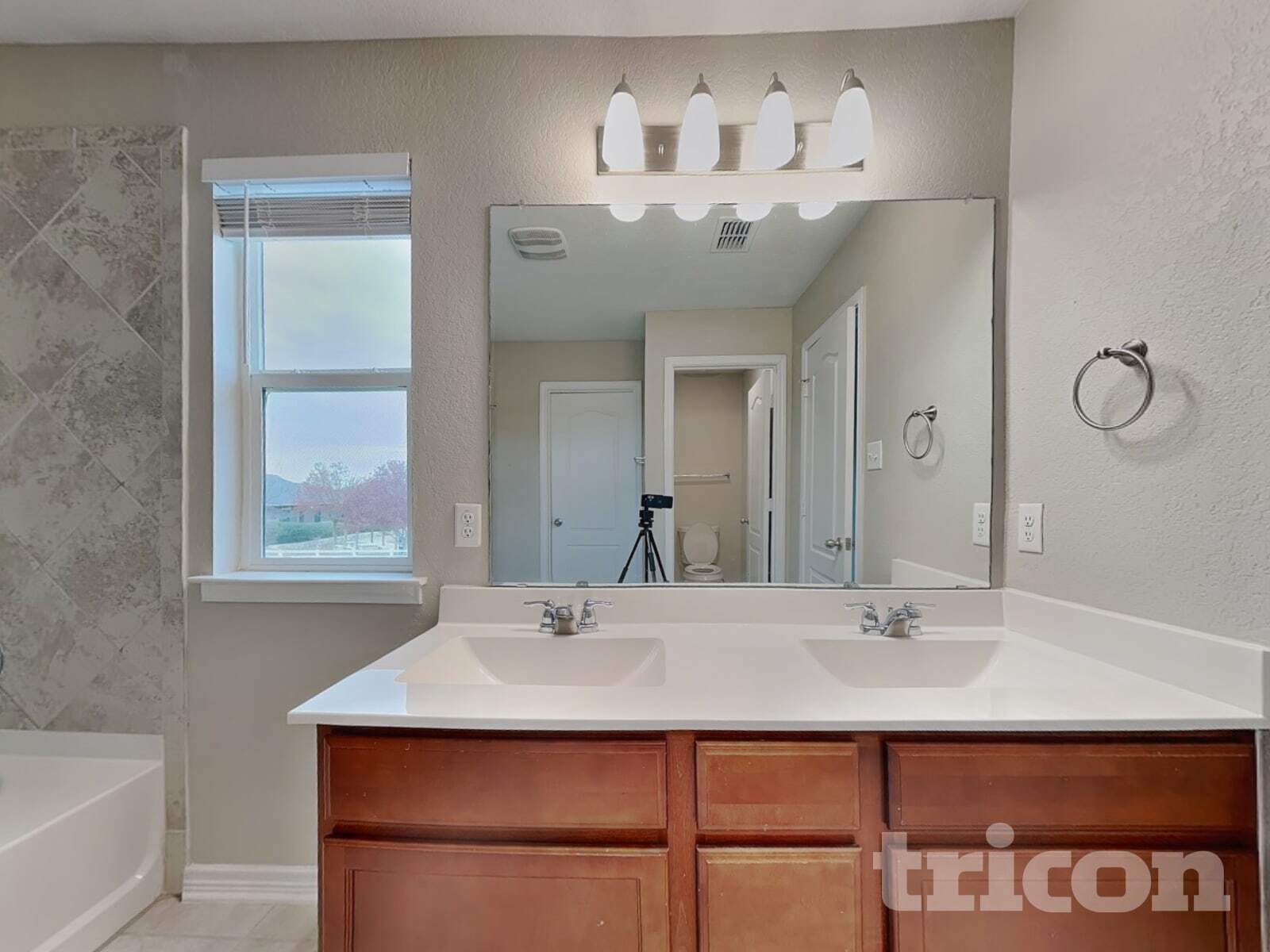 Building Photo - 601 Lost Pond