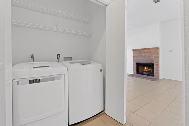 Building Photo - 2507 W Slaughter Ln