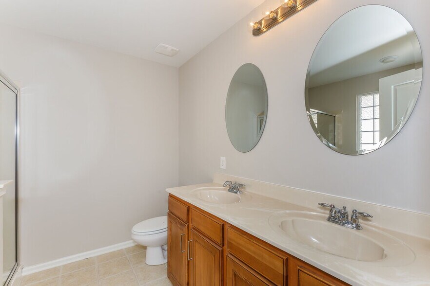 Building Photo - 5721 Verrazano Dr