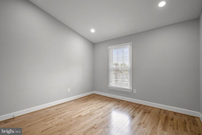 Building Photo - 10 Loganwood Ct