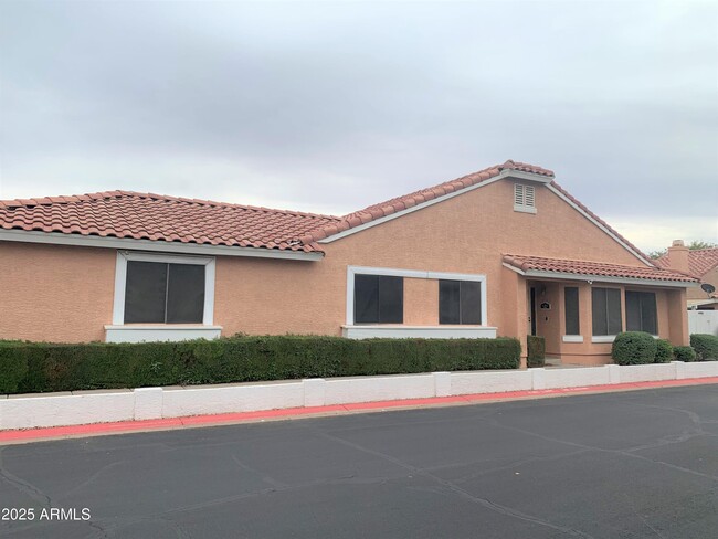 Primary Photo - 3510 E Hampton Ave