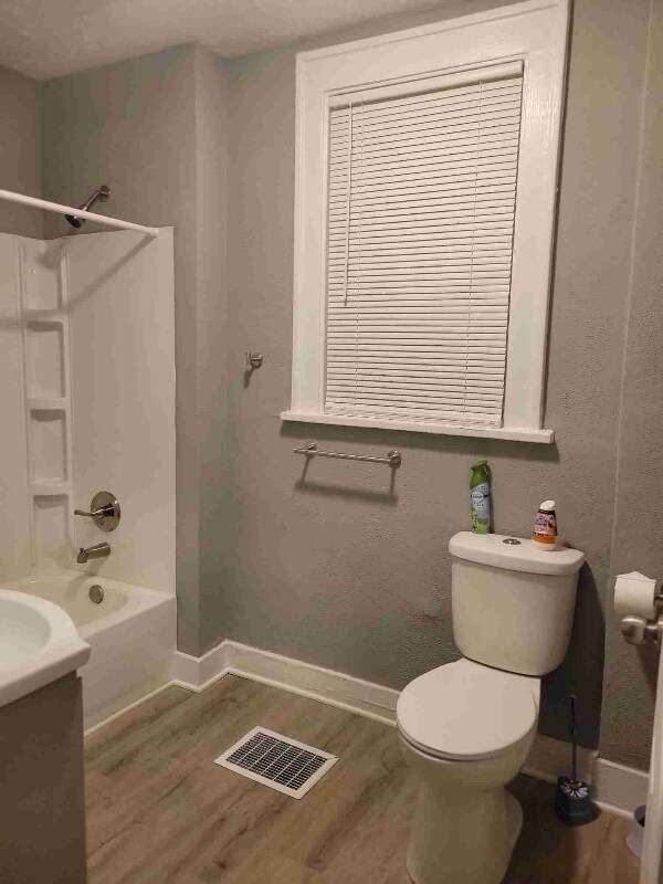 Building Photo - 320 Lockwood Ave