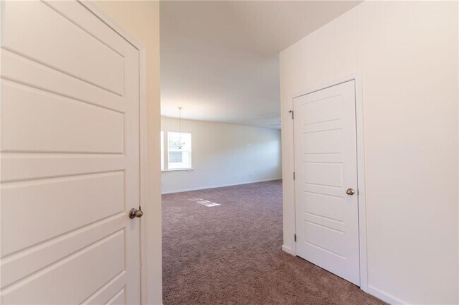 Building Photo - 31 Briarwood Dr E