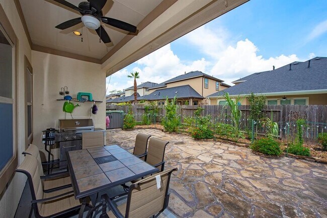 Building Photo - 106 Bella Luce