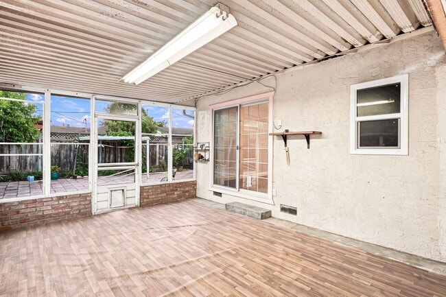 Building Photo - 4448 Irvington Ave