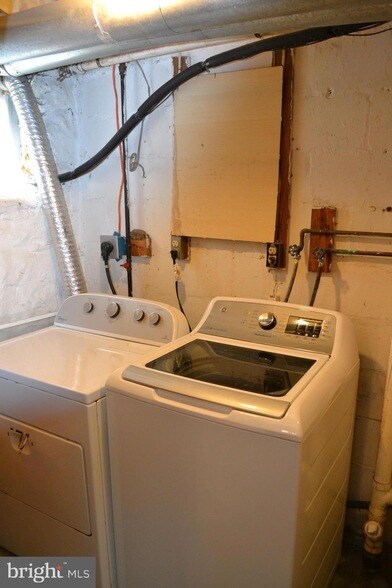 Building Photo - 5153 Frederick Ave