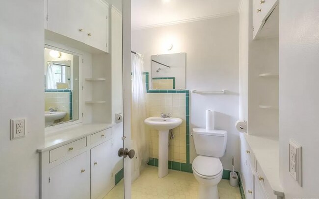 Building Photo - 3842 S Trenton Ave