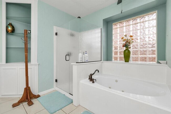 Building Photo - 12002 Newport Shore Dr