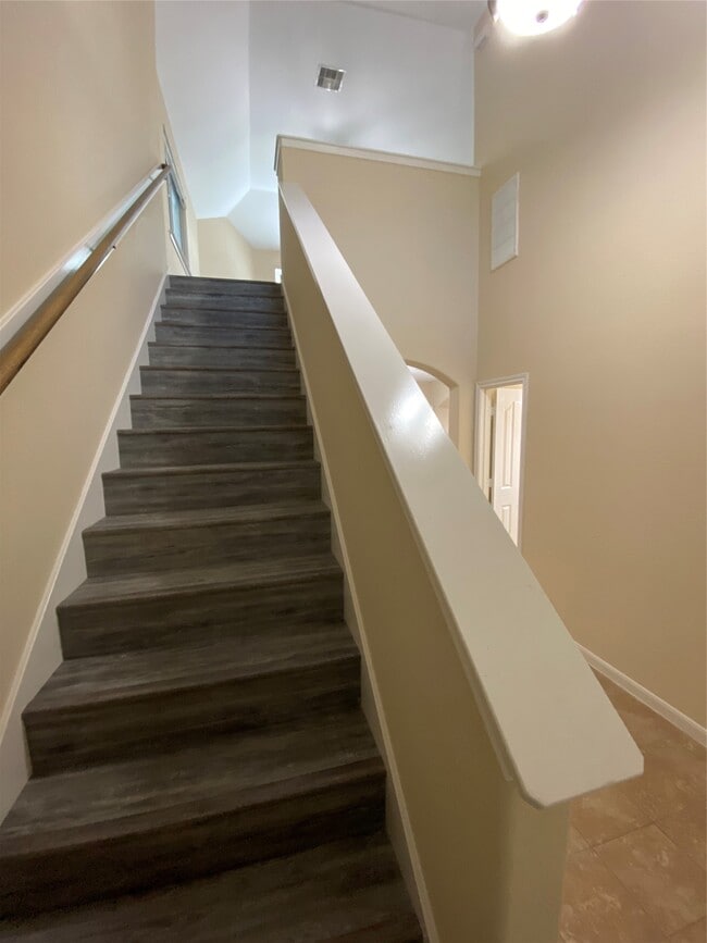 Building Photo - 4903 Summer Ridge Dr