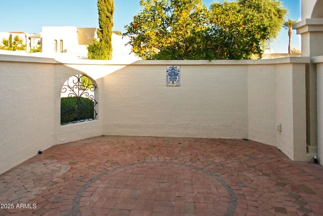 Building Photo - 6945 E Glenrosa Ave