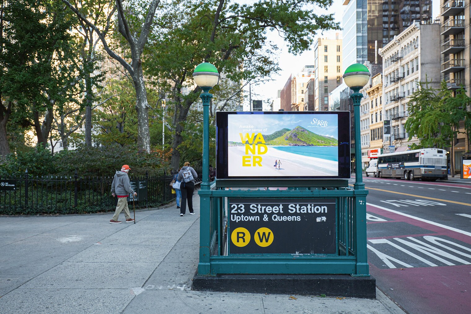 Building Photo - 220 E 14th St