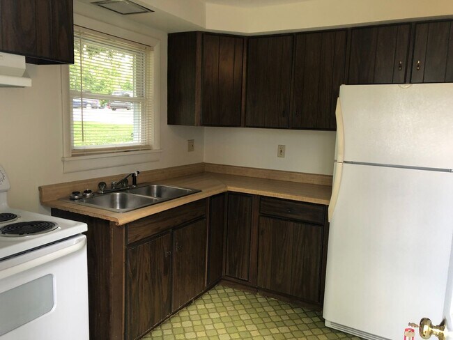 Building Photo - English Ave - 5227