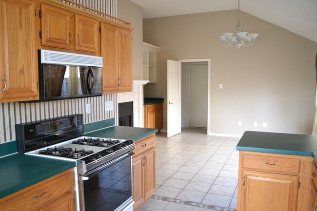 Building Photo - House For Lease in Arlington