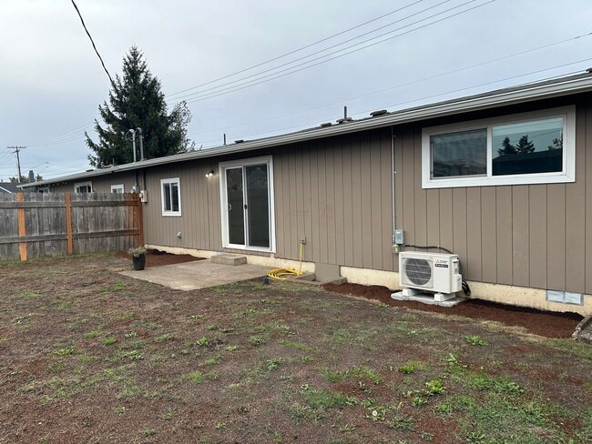 Building Photo - Beautifully updated 2 bed/1bath duplex in Thurston!