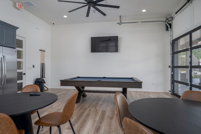 Building Photo - 820 Stonebrook Ln