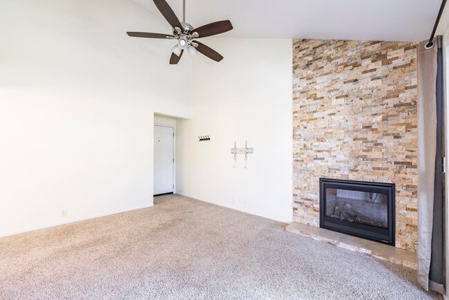 Building Photo - 6955 N 2200 W