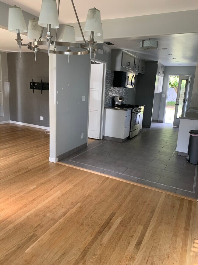 Building Photo - 251 Cll De Andalucia