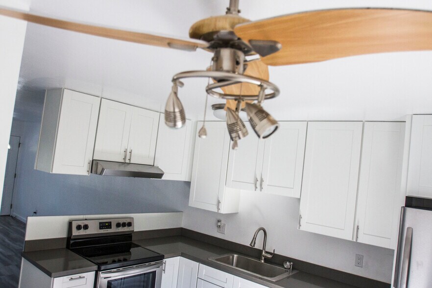 Building Photo - 621 Grand Fir Ave