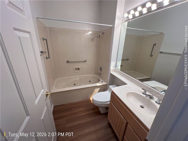 Building Photo - 2700 Vista Butte Dr