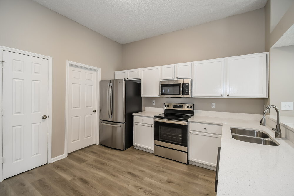 Building Photo - 383 Summit Dr