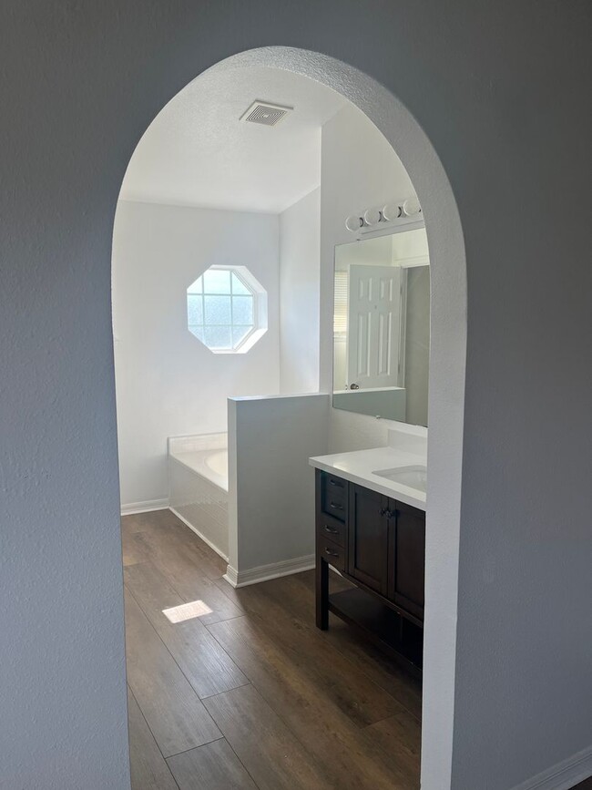 Building Photo - 3 BR/2BA $1899 Middleburg