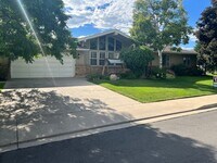 Building Photo - 2 Bedroom 1 Bathroom Basement Apartment