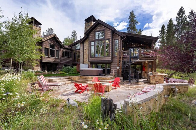 Building Photo - 195 Marks Ln