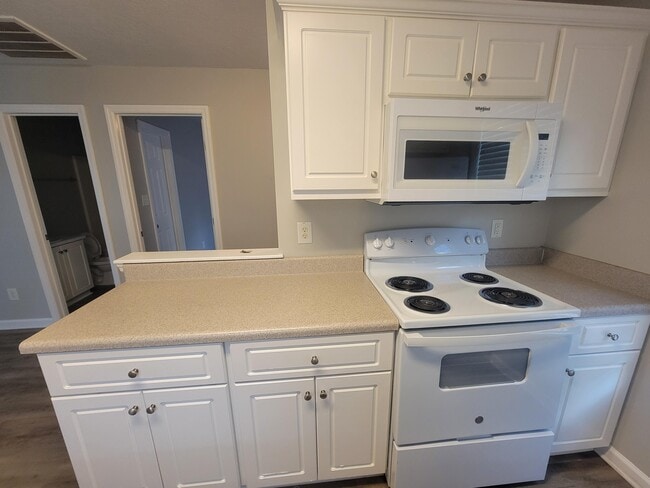 Building Photo - 1234 Longpoint Dr
