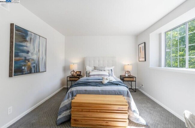 Building Photo - 5 Stuart Pl