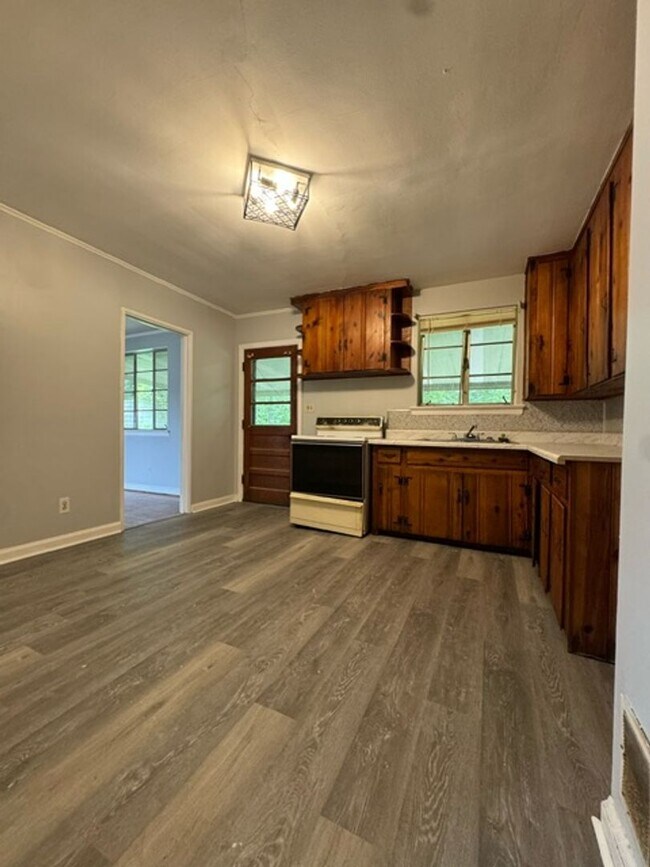 Building Photo - 3445 Le Bron Rd