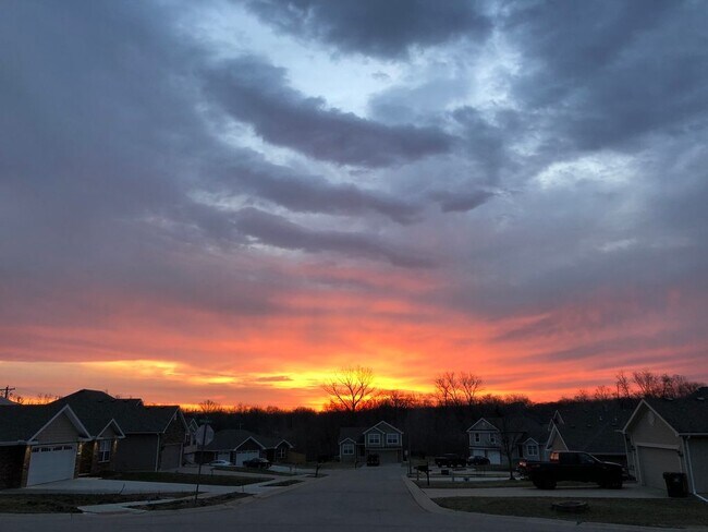 Building Photo - 449 Poplar St