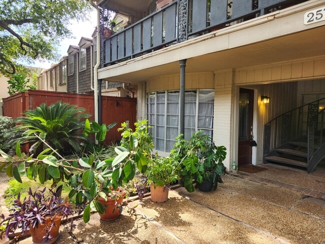 Building Photo - 2575 Marilee Ln