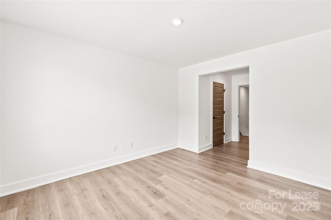 Building Photo - 2019 Wilson Ave