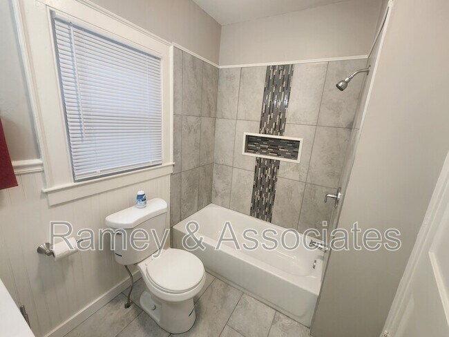 Building Photo - 1772 W Gaulbert Ave