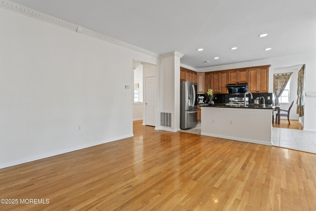 Building Photo - 5 Mulberry Ln