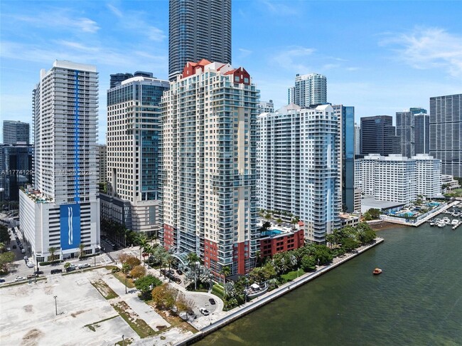Building Photo - 1155 Brickell Bay Dr
