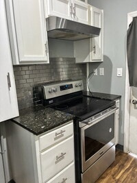 Building Photo - "Conveniently located 1-Bedroom with Full Bath in the Heart of Kingston!"