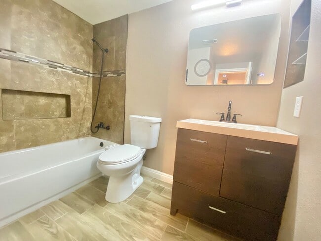 Building Photo - CHARMING CONDO IN DESIRABLE WEST LAS VEGAS NEAR SUMMERLIN