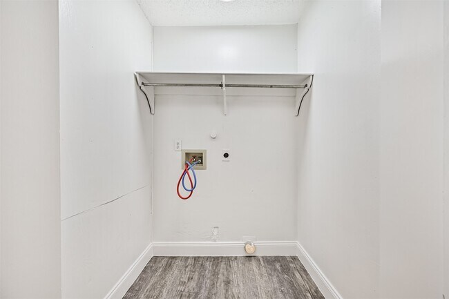 Building Photo - 5220 Krueger Dr
