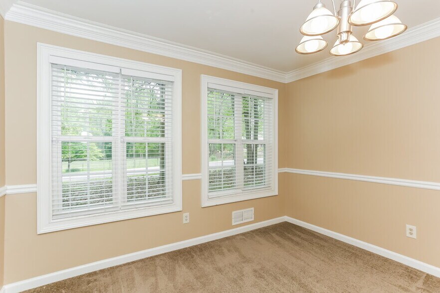 Building Photo - 520 Gregory Manor Dr SW