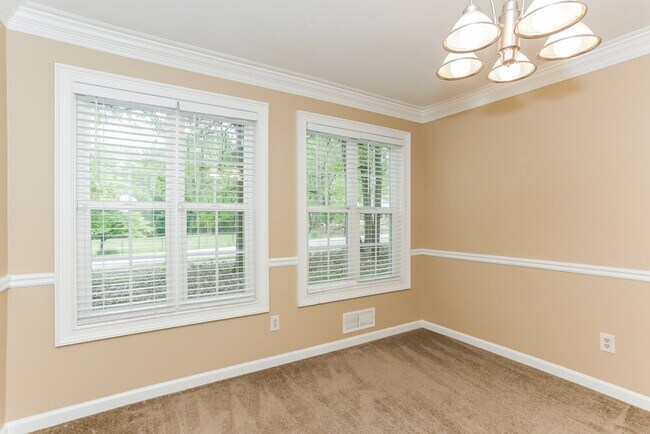 Building Photo - 520 Gregory Manor Dr SW